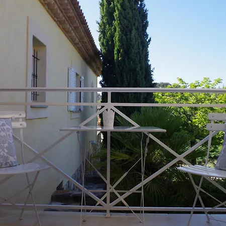 Pour La Detente Au Mas La Magdelaine B&B 3*